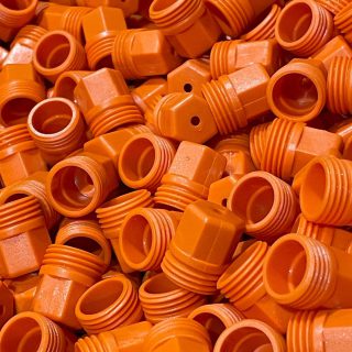 Oranga plastbitar